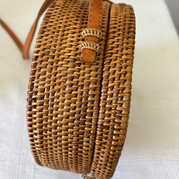 Round Woven Tan Bag - Picture 2 of 6
